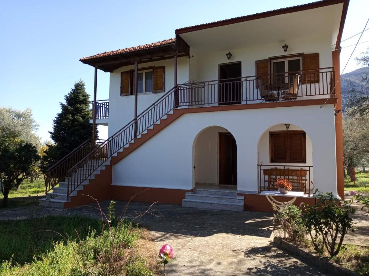 Manousi 2 - First Floor Villa Misztrász Kültér fotó