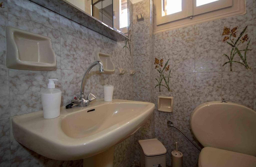 Manousi 2 - First Floor Villa Misztrász Kültér fotó
